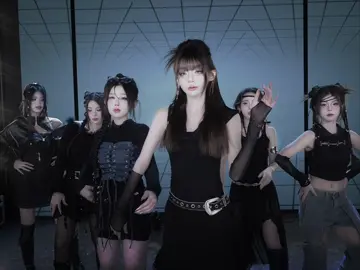 👑SHINING STAR V 👑 bắt đầu  Mỗi bước chân là một hành trình xuyên thời gian. Cùng theo dõi tụi mình biến hình và bùng nổ nhé!🥰 🕞27.05.2025 | 15:30 (GMT+7) 📍T-WORLD 015 #newworld #tworld015 