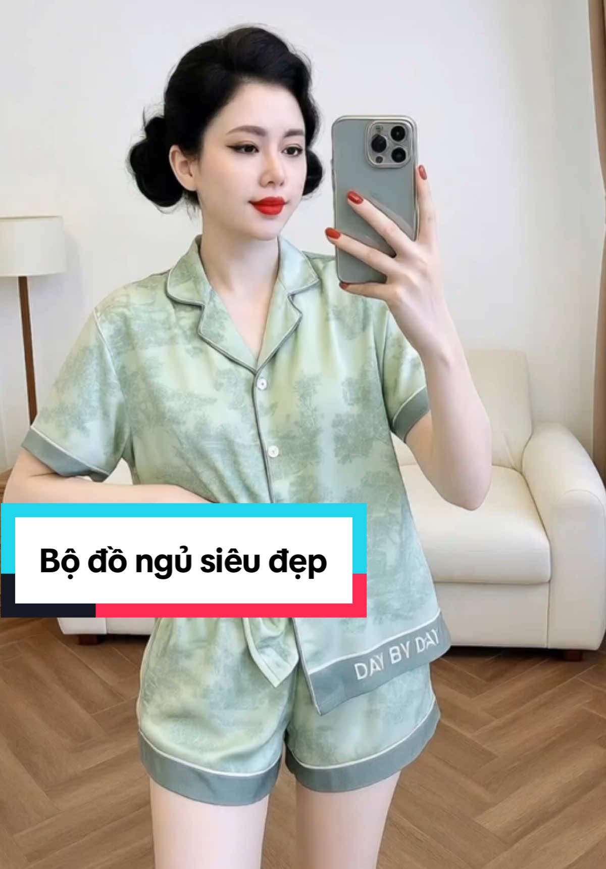 Bộ đồ ngủ chất lụa siêu mát đây ạ chị em đam mê chất lụa thì k thể bỏ qua được nha .Sản phẩm e để giỏ hàng ạ  #xinhdep #xinhgai #review #setdo #setquanaodep #phunuhienđai #setquan #setdobonu #setquanaonu #chanvayxinh 