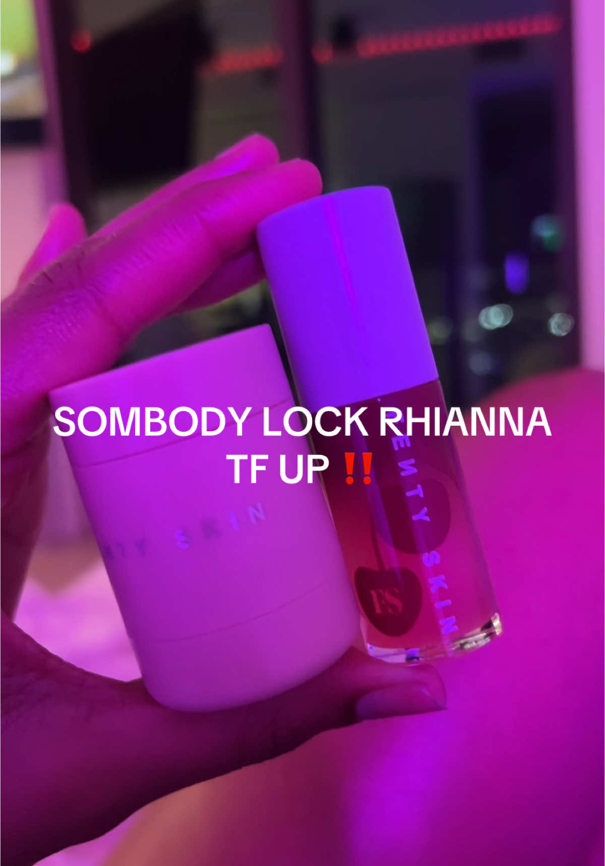 Lock her up atp she can’t keep getting away with this 😒 #fentybeauty #lipscrub #lipgloss #trend 