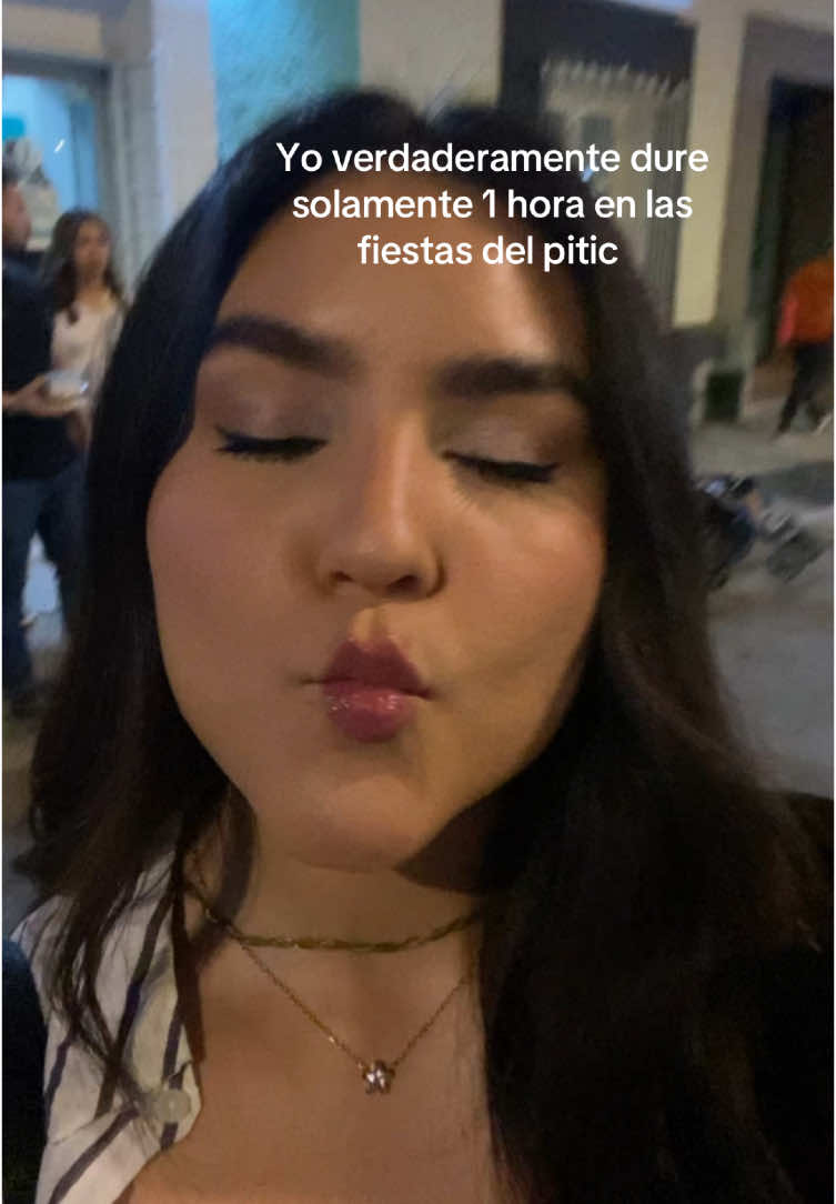 Todo increíble la verdad me encanto pero si era mucha la gente y no soporte 🥹