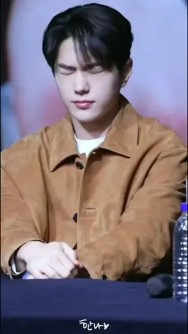 He was about to sneeze, but it didn't come out...looked so cute...his expression though...so freaking funny and cute😅😅😅 But really his handsomeness can't be hidden.  #kimmyungsoo #myungsoo #koreanactor #エル #キムミョンス #김명수 #명수 #엘 #인피니트엘 #kpopsinger 