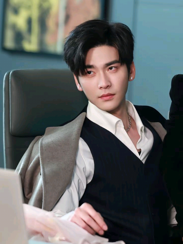 #wangyiran #wangyiran王奕然 #chinesedrama #chineseactor #handsomeboy #jj #fyp #CapCut 
