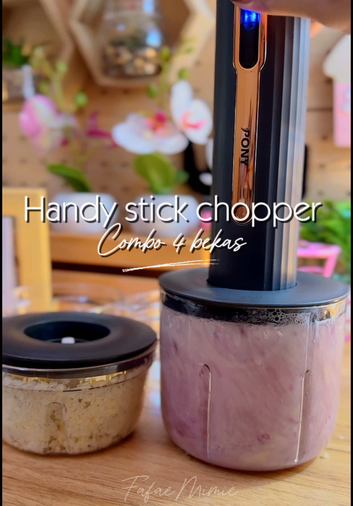 handy stick chopper pony ni dapat 4 bekas dan 2 mata pisau. memang berbaloi sangat. grab di bag kuning ✨ #pony #chopper #blender #kitchengadgets #barangberbaloi #fypシ゚ #berandatiktok 