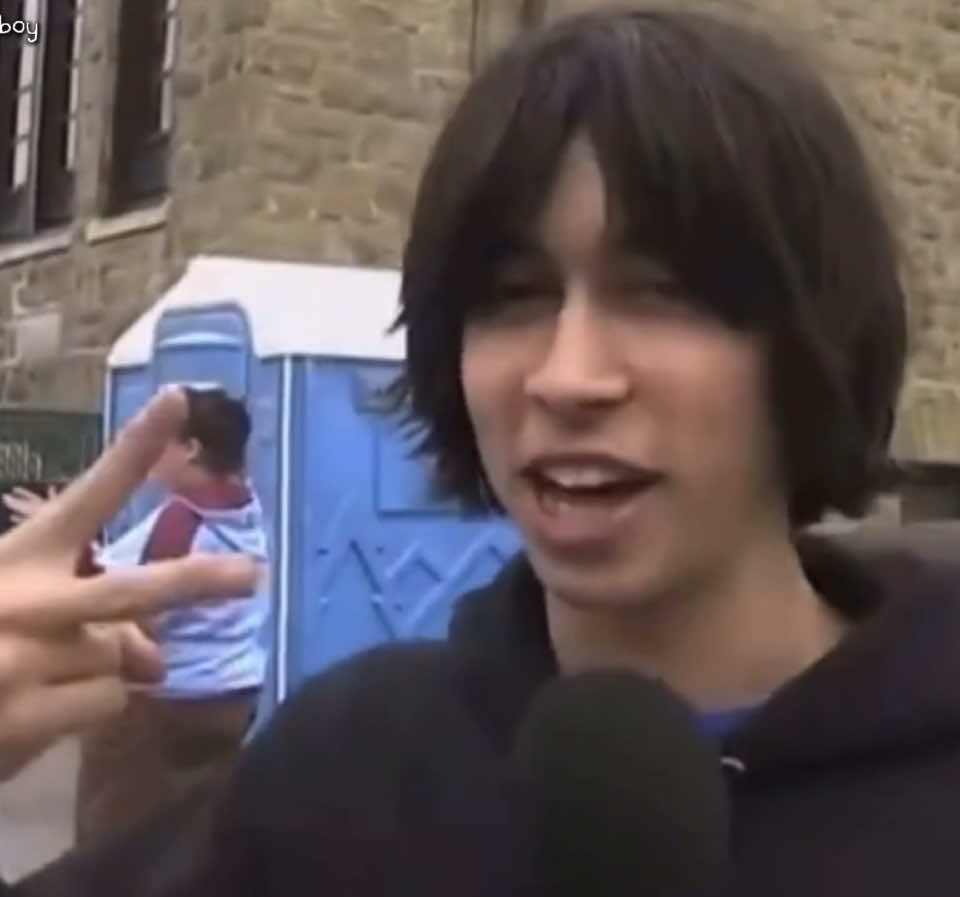 I got Alex g tickets :P - inspo from my beautiful mutual @alexgfan3500 !! #alexg #bullybriteboy 
