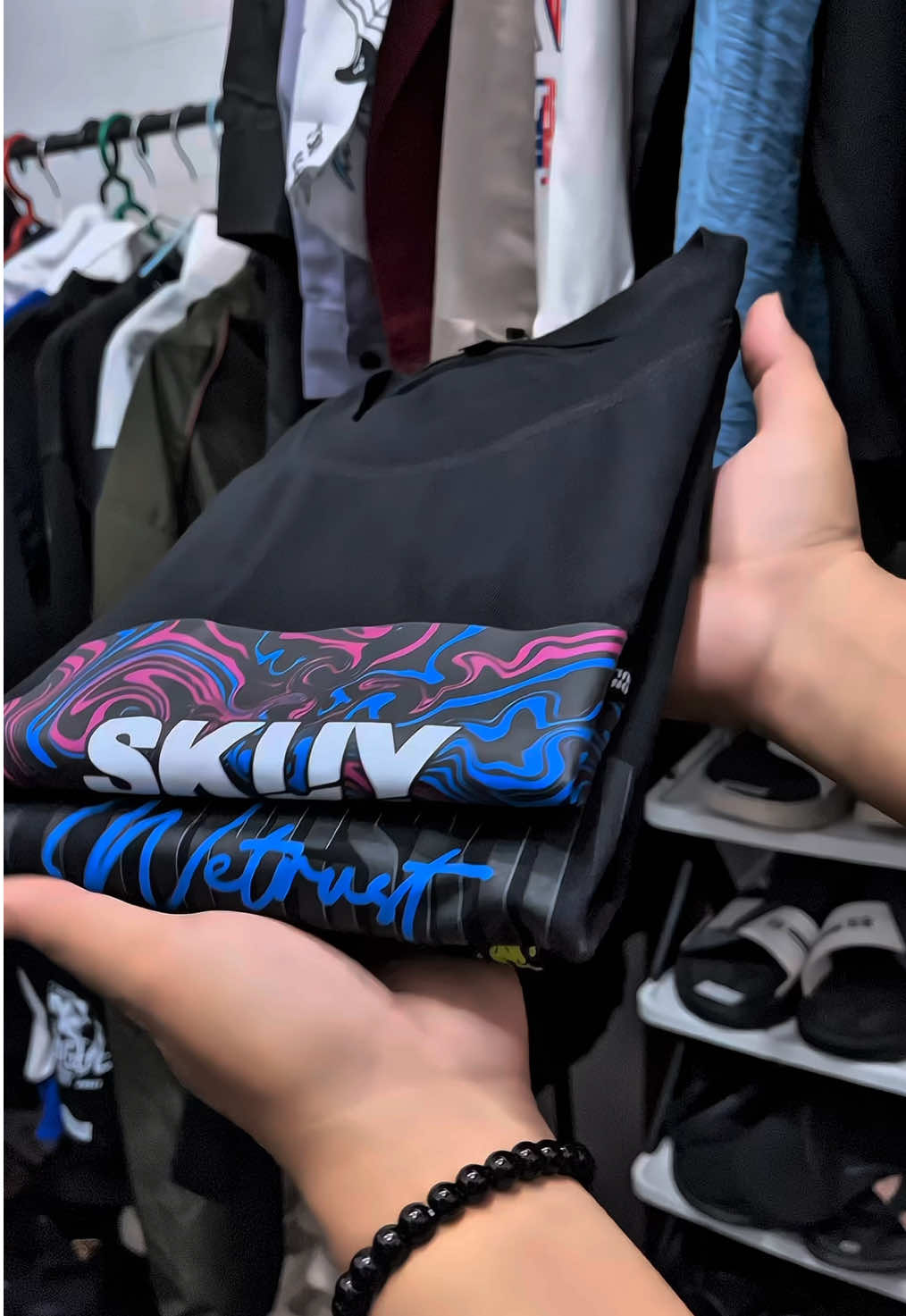 Rekomendasi Skuy [Buy 1 Get 3] - Kaos Distro Keren Skuy Dewasa Warna Hitam Lengan Pendek Pria Baju Oblong Polos Bahan Cotton Combed 24s Kerah Bulat Nyaman | Skuy Youth SKY217 | Ultimate SKY218 | Feeling Skuy SKY219 (Beli 1 Dapat 3) #kaosdistro #kaosskuy #skuy 