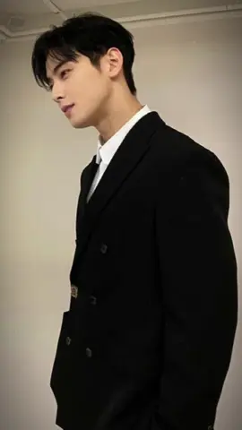 Cha Eun Woo, tên thật là Lee Dong Min (이동민), sinh ngày 30/3/1997 tại tỉnh Gyeonggi, Hàn Quốc.Anh cao 1m85. Anh là một ca sĩ, diễn viên và người mẫu nổi tiếng. Cha Eun Woo được biết đến rộng rãi vì nhờ dáng ngoài cao ráo điển trai mà anh sở hữu #chaeunwoo #baychimlaplanh #그릅_kdramaᴖᴥᴖ #fyp 