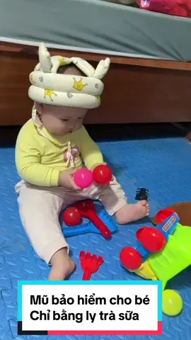 Mũ bảo hiểm tập đi, tập ngồi với lớp đệm êm ái và thiết kế ôm sát đầu bé, giúp giảm va đập hiệu quả khi bé ngã. An toàn – thoải mái – dễ thương #mebimsua #embedangyeu #xaykenhtiktok #nonbaohiemchobe 