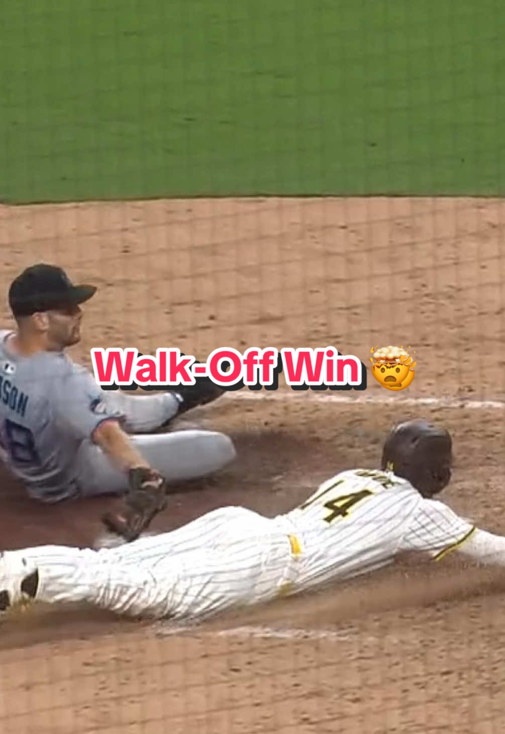 T-RIZZY!!! #MLB #crazy #walkoff 