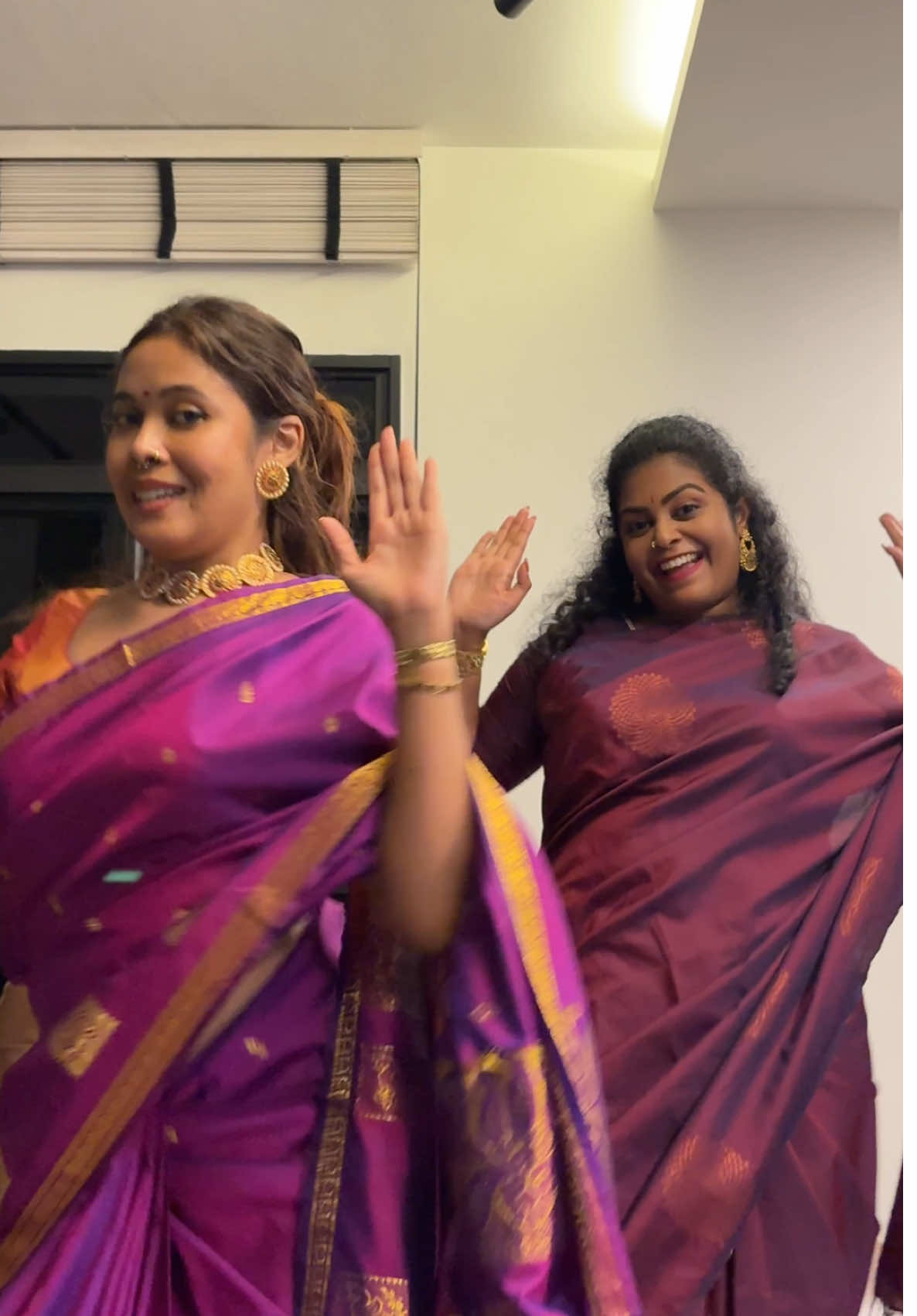 TO THE MAX With @Shopana Selvakumaran 😜 DC: @Davy&Melo✨ 🔥🔥 #shakeittothemax #dance #singapore #insaree #fyp 