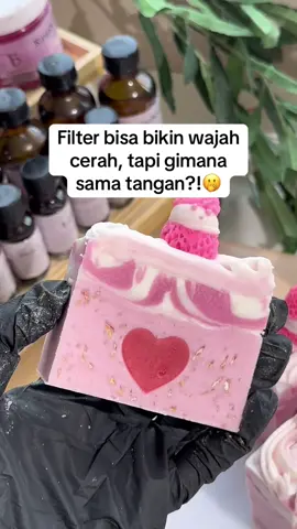 Filter bikin wajah cerah, tapi gimana sama tangan?!😅🤭 #mencerahkankulit #sabunorganik #sabunnatural #handmadesoap #naturalsoap #sabunherbal #thesoapstory 