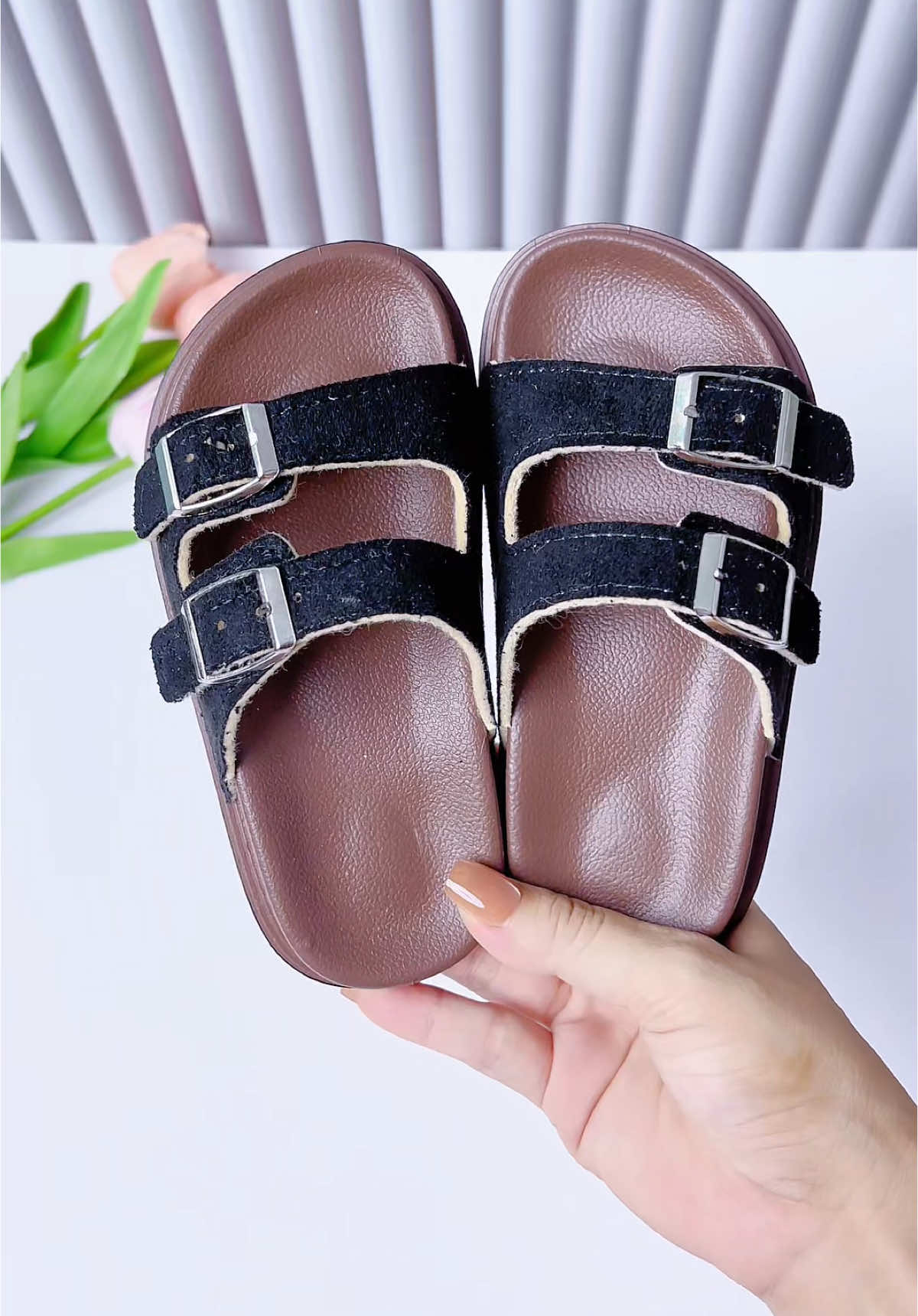 Dép lê da lộn có size cho cả gia đình luôn nè ạ 😆😆 #depchobe #deple #xuhuongtiktok #mẹmiko 