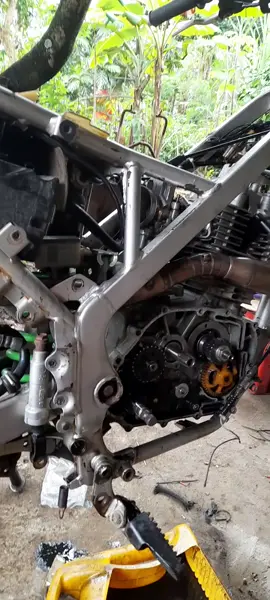 engkol klx slek. ternyata si dia patah hati, eh patah as.  #duniabengkel  #AMR  #mekaniktiktok 