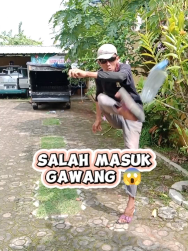 Tendangan botol lucu #videolucu  #komedi 