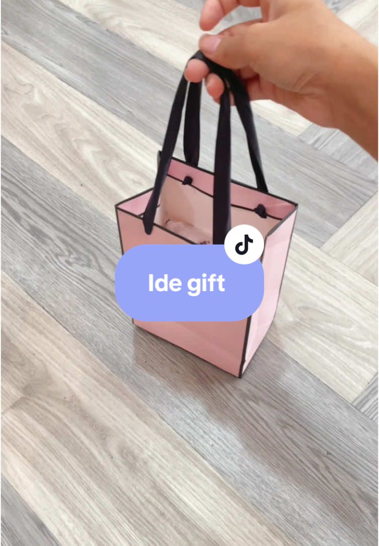 Ide gift wallet 🥰🫶🏻#wibgajian #promokangajian #promogajian #fypage #jimshoneyindonesia #rekomendasidompet #giftideas #jhashila #ashilawallet #wallet 