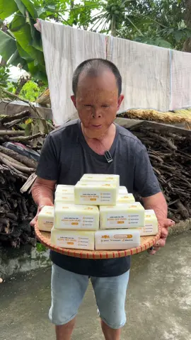Combo giấy ăn gói nhỏ Bông Sen Vàng tiện lợi ạ. Em Khang cảm ơn mọi người đã ghé qua ạ #giayanbongsenvang #bongsenvang 
