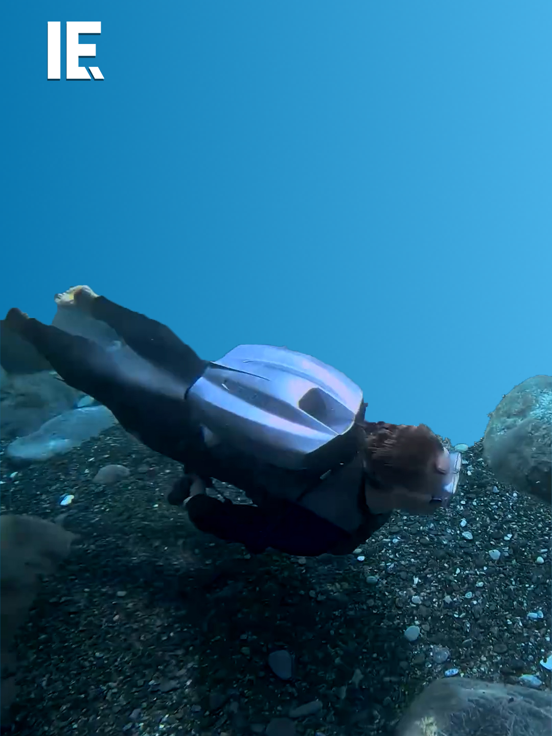 The world's first underwater jetpack zooms effortlessly through the water, showcasing impressive speed and agility. 🎥 cudajet / IG