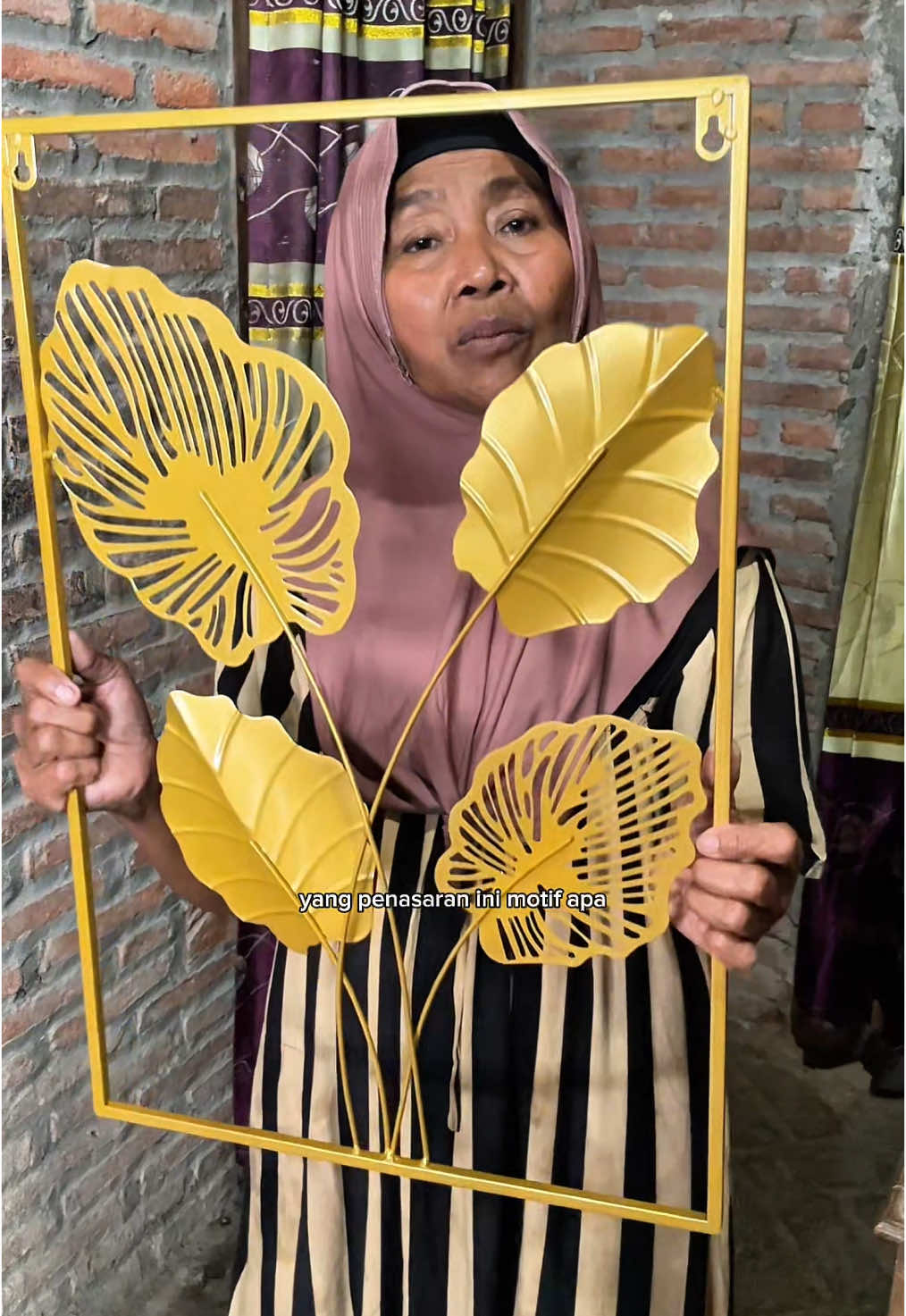 Nekat beli hiasan dinding meskipun dinding rumah masih jelek , karena motifnya keren banget #hiasandinding #hiasandindingaesthetic #hiasandindingmurah #wibgajian #cuantanpabatas 