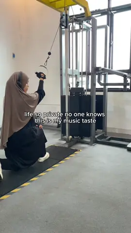 lagu @NDX AKA pengganti creatine 🤤 . . btw aku personal trainer wanita di @Riofitnessolo 😍 info lebih lanjut bisa dm aku yah 🫶🏻 . #gymsolo #personaltrainerwanitasolo #fitnessolo #gymsolomurah #gymmurahsolo #gymsoloraya #personaltrainermuslimah 