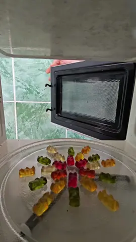 microwave vs haribo #experiment #science #satisfying 
