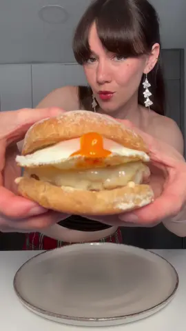 Es el día de la hamburguesa y hay que celebrarlo. ¡ @boukie_ se viene con nosotros a preparar esta comilona! #hazlodulce #dulcesol