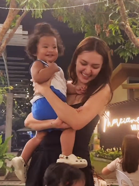 our queen @maahtisamanalo with her cousin's baby, so cute 🥰 💕 . . . . . . . #fyppppppppppppppppppppppp #ahtisamanalo #baby #ahtisa 