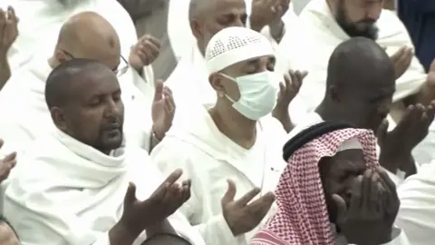 ماذا لو كان فيصل الهاجري إمام للحرم المكي 🥲🤍. #فيصل_الهاجري #quran #اجر_لي_ولكم #islam 