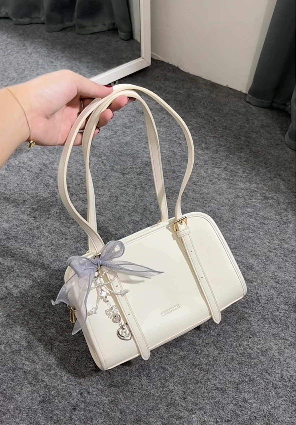 shoulder bag paling muat banyak dan tercutee yang aku punya sih ini🥹🙆🏻‍♀️ #tas #taswanita #shoulderbag #tasbahu #tasmurah 