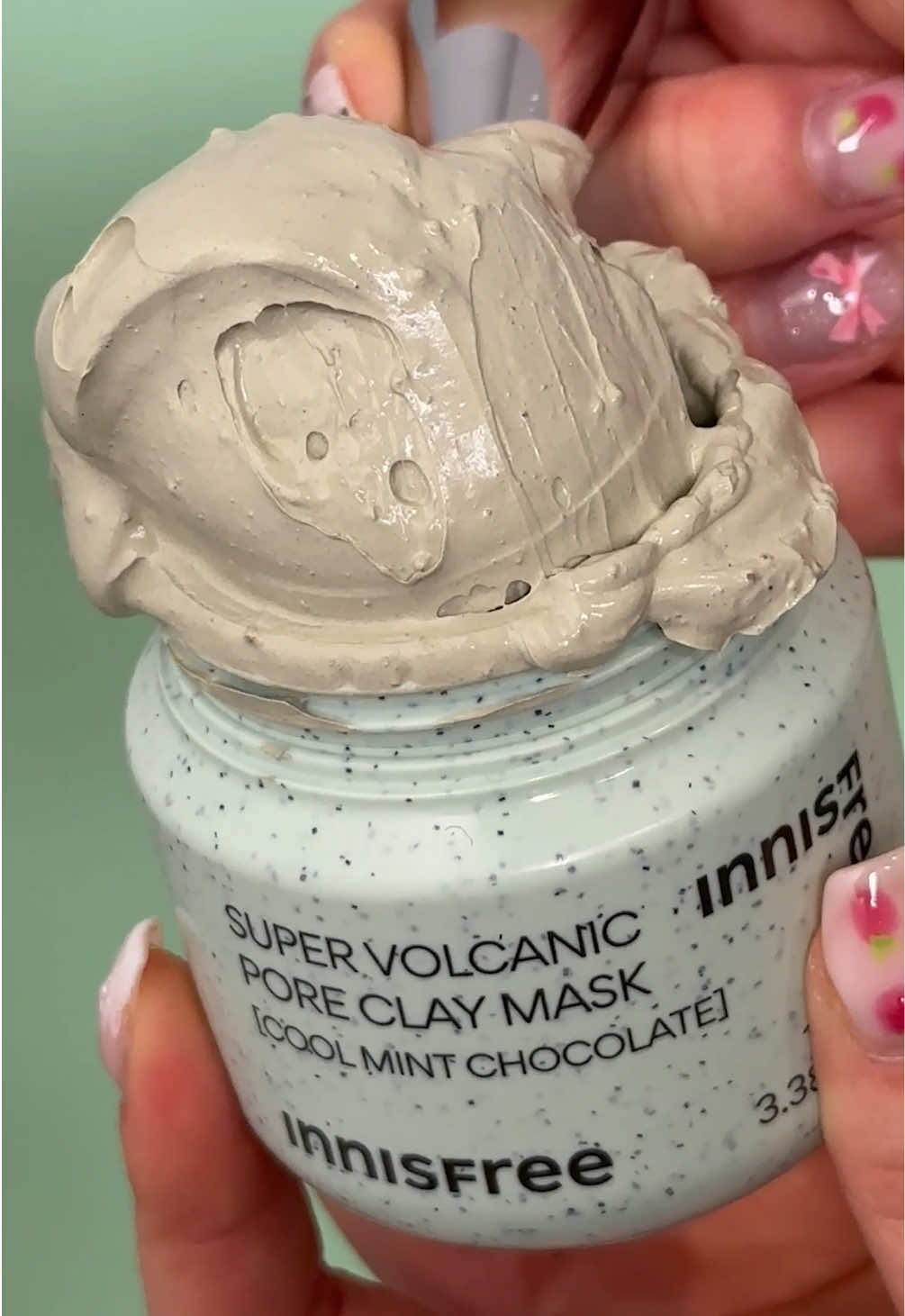 Who loves Mint🌿 Chocolate🍫 Ice Cream?🍦 MEEEEE🩵 INNISFREE Super Volcanic Pore Clay Mask now in Limited Edition Cool Mint Choco💚💚 DAI-SKI this minty fresh upgrade 🍃❄️  #INNISFREE #INNISFREESINGAPORE #koreanskincare #kbeauty #porecare #poremask #claymask #coolingmask #limitededition #glassskin #cloggedpores #volcanicmask#kbeauty #skincare#koreanskincare #glassskin