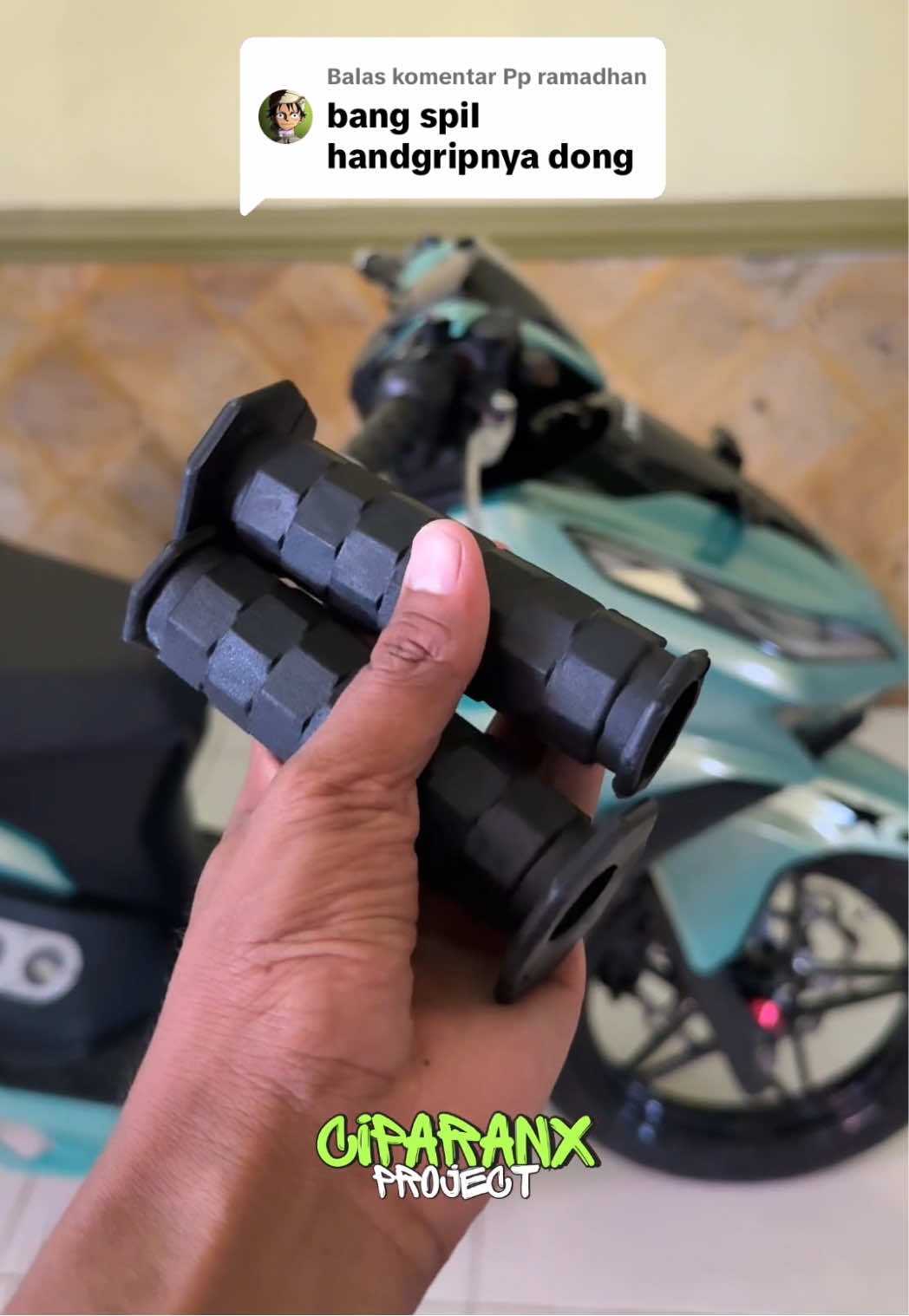 Membalas @Pp ramadhan  Tentang produk ini Handgrip model octagon warna hitam adalah produk yang dijual dalam sepasang. Produk ini terbuat dari bahan yang elastis sehingga memberikan kenyamanan saat digunakan. Kelebihan dari model octagon pada handgrip ini adalah memberikan pegangan yang lebih kuat dan stabil saat digunakan. Manfaat dari bahan elastis pada handgrip ini adalah memberikan kenyamanan saat digunakan dan dapat menyesuaikan dengan ukuran tangan pengguna. Dengan menggunakan handgrip ini, pengguna dapat merasakan kenyamanan saat mengoperasikan alat yang membutuhkan pegangan yang kuat dan stabil. Handgrip model octagon warna hitam sangat cocok digunakan untuk berbagai jenis alat, seperti mesin jahit, mesin potong, dan alat-alat lainnya yang membutuhkan pegangan yang kuat dan stabil. Dengan menggunakan handgrip ini, pengguna dapat merasakan kenyamanan dan keamanan saat mengoperasikan alat tersebut. Dalam kesimpulannya, handgrip model octagon w..n-hitam adalah produk yang sangat berguna ba Kunjungi toko › alat-alat yang membutuhkan pegangan yang kuat dan stabil. Dengan bahan elastis yang digunakan pada produk ini, pengguna dapat merasakan kenyamanan saat mengoperasikan alat tersebut. Produk ini sangat direkomendasikan bagi pengguna alat-alat yang membutuhkan pegangan yang kuat dan stabil. #handgrip #handgripmotor #handgripmurah #fyp #paranx_p #ciparanx 