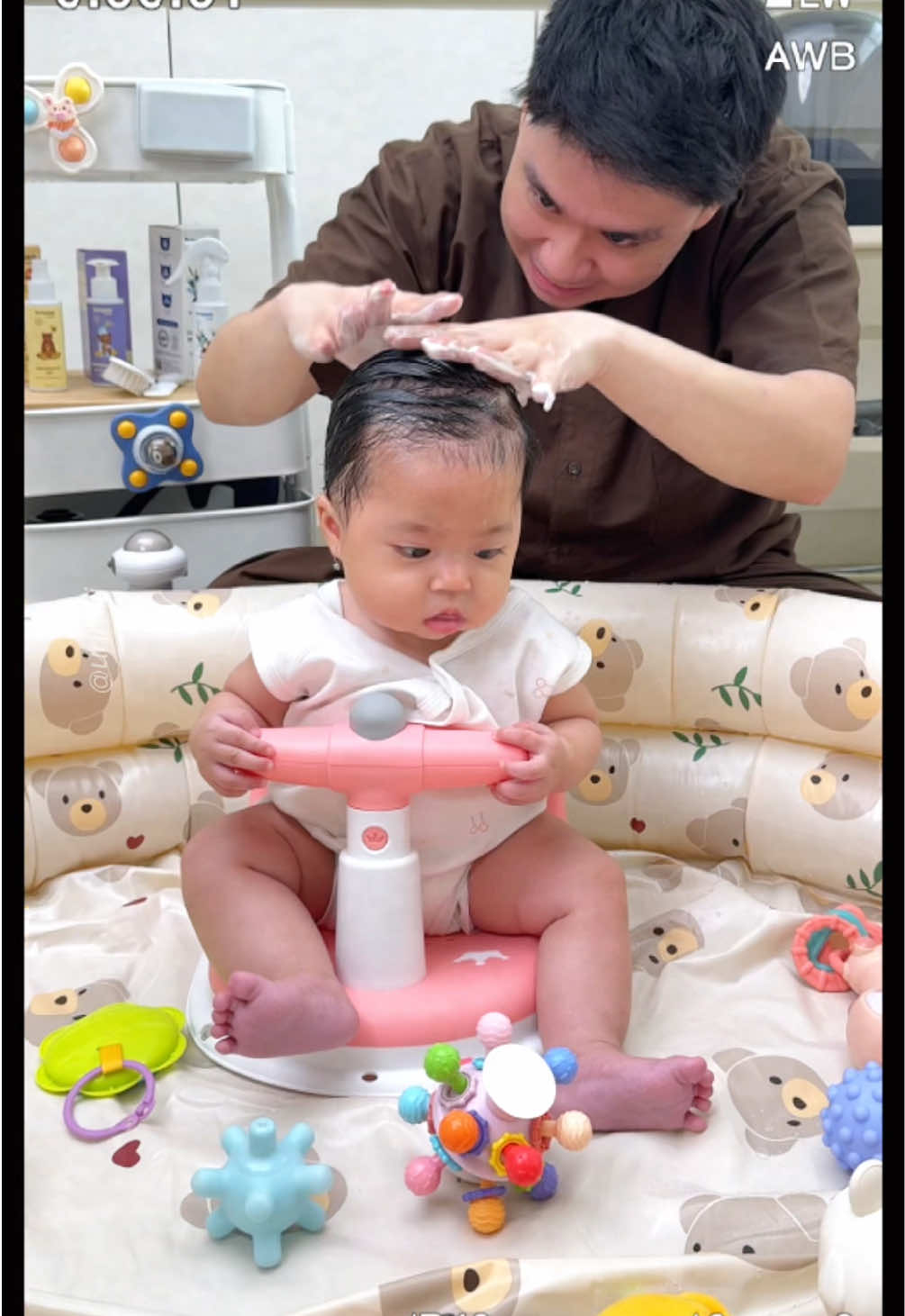 Lorraine Hair Spa Day ❗️ Ini rahasia rambut lebatnya @lorraineleticiajie rajin-rajin treatment hair care kemiri @tropeebebe  #babyneeds #babystuff #hairspa #babyhairspa #babyhaircare #babyhairroutine #urimiji #urimijikids #urimijireview #lorraineleticiajie #tumbuhlebihbaik #perawatanrambutanak #tropeebebe #candlenutoil #minyakkemiri