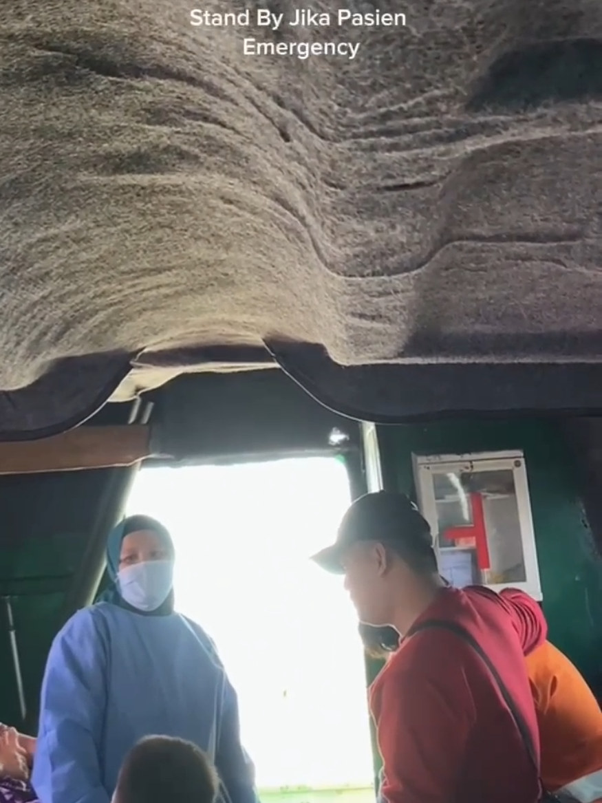 Sistem Rujukan Puskesmas Bunyu Wilayah Kerja Dinkes Bulungan, yang mengharuskan Nakes dan Pasien mengambil jalur Menyebrangi Laut untuk merujuk Pasien ke Kota Tarakan; sehat terus para nakes ujung tombak pelayanan kesehatan kabupaten Bulungan. #dinkes #dinkesbulungan #nakes #perawat #bidan #dokter #pasienrujukan #merujuk #rujukanbpjs #puskesmasbunyu #pkmbunyu #bulungan #kaltara 