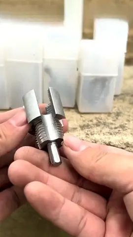 All-in-One Threading Tool: Panloob at Panlabas na Threading para sa 1/2'' at 3/4'' na PPR Pipe! Paboritong gamit ng mga propesyonal na tubero at electrician ⚡🚰 #ThreadingMaster #PlumbingEssentials #TuberoToolsPH #PPRPipeSolutions #TubigTips #ProTuberoTools #BilisMagkabit