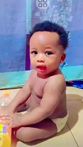 baby swimming with duck in a pool #baby #swimming #duck #pool #trythiseffect #usethiseffect #fyp #foryoupage