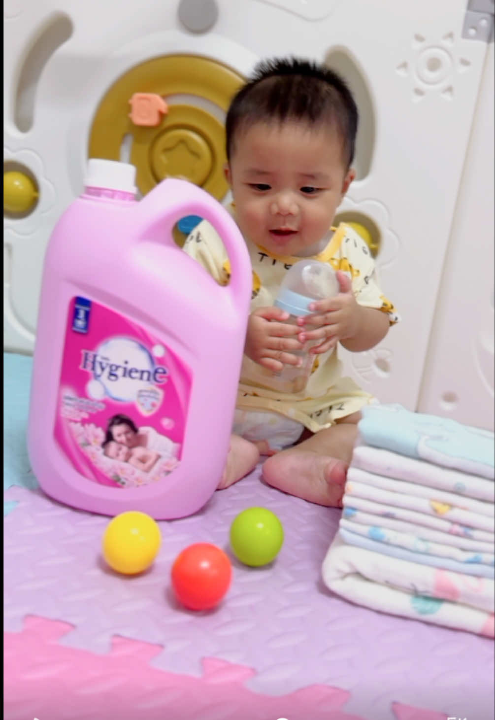 ชีวิตดี๋ดี เมื่อมีไฮยีนนน 💕 ครอบครัวเรามั่นใจเลือกใช้น้ำยาปรับผ้านุ่ม Hygiene นี่แหละความหอมสุดฟินในตำนานนนนน #CapCut #HygieneEasyLife #พลิกชีวิตง่ายๆด้วยไฮยีน @Hygiene Thailand 