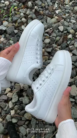 Not gatekeeping my go-to white shoes 🙈 #whiteshoes #whiteshoesrecommendation #shoesrecommendation #shoes 