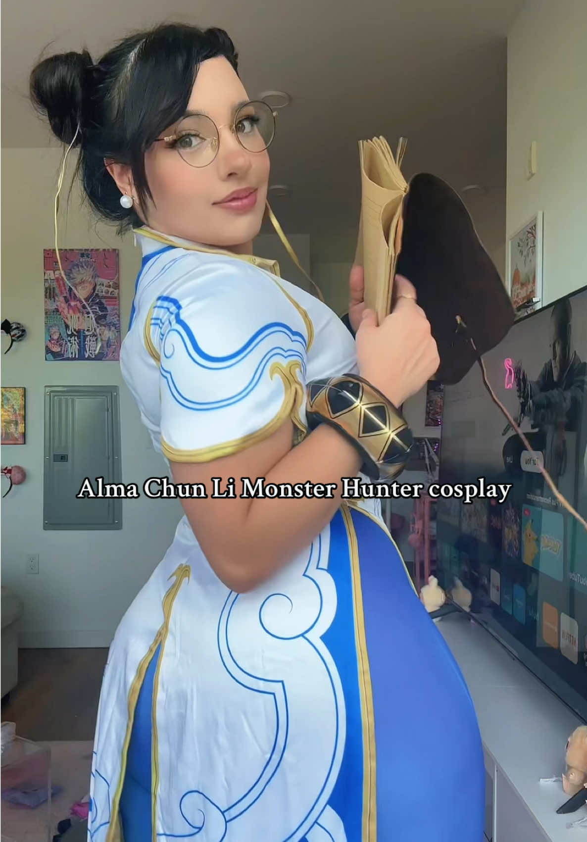I love her as Chun li so much #cosplayer #cosplay #monsterhunter #monsterhunterwilds #chunli 