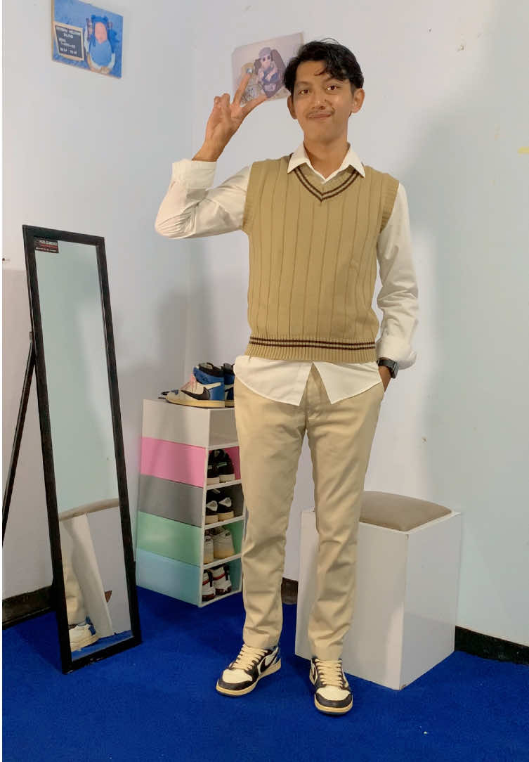 Suka bgt sama vestnya , cobain deh🔥  #veststreetoutfit #OOTD #mensstyle #outfits #fashion #vestrajut #outfitideas #outfitinspo 