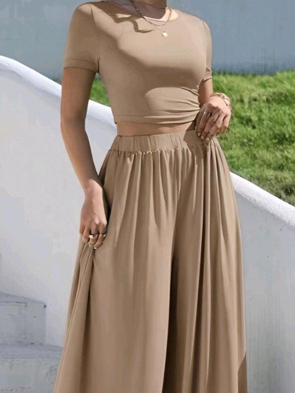 Top and wideleg pants terno. #terno #croptop #top #widelegpants #pants #casual #plain #outfit #outfitideas #womens #forher 