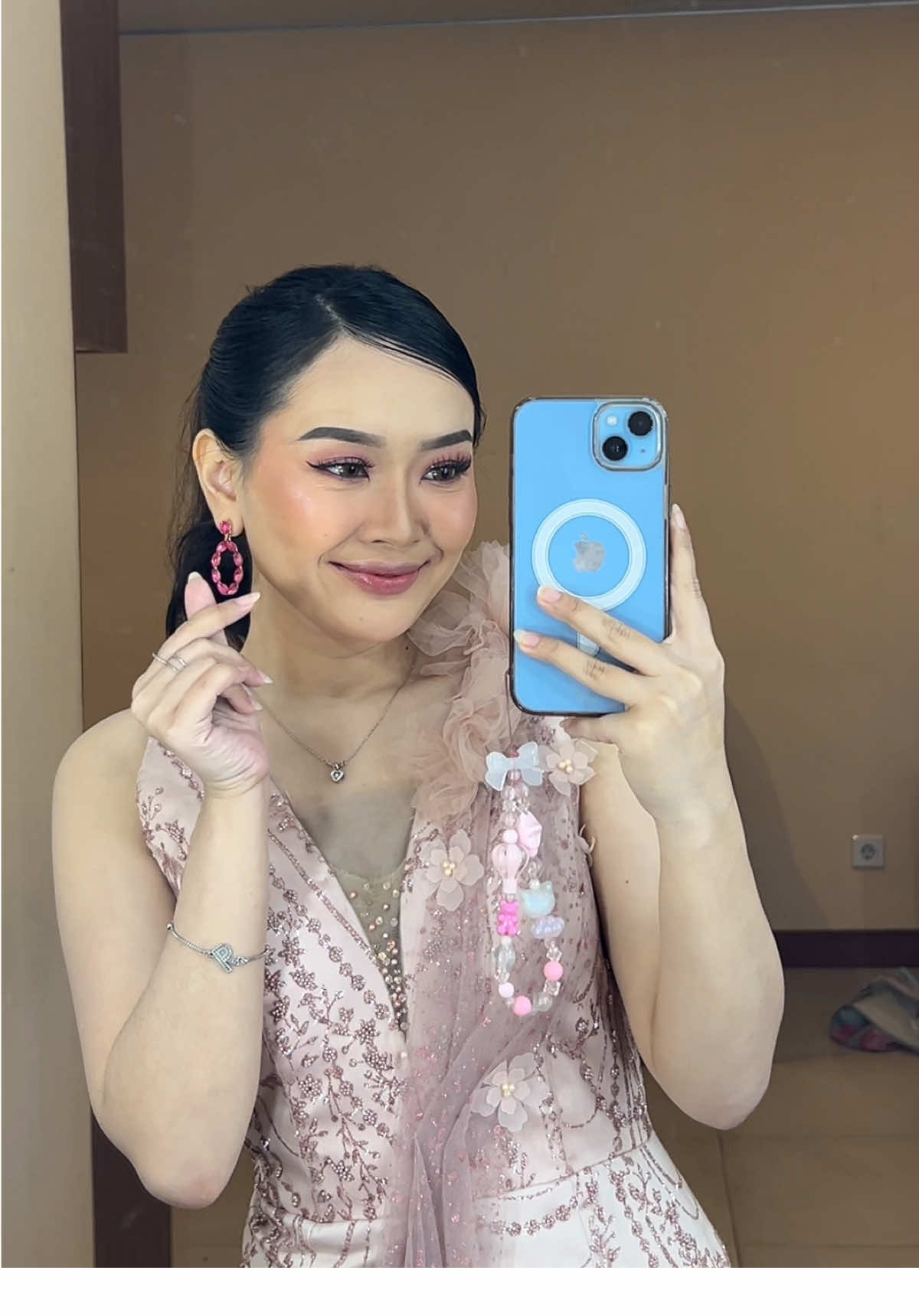 Lagu kesukaan siapa nihh? Coba lagu apalagi yaa komen dong >>> #coverlagu #winagacima 