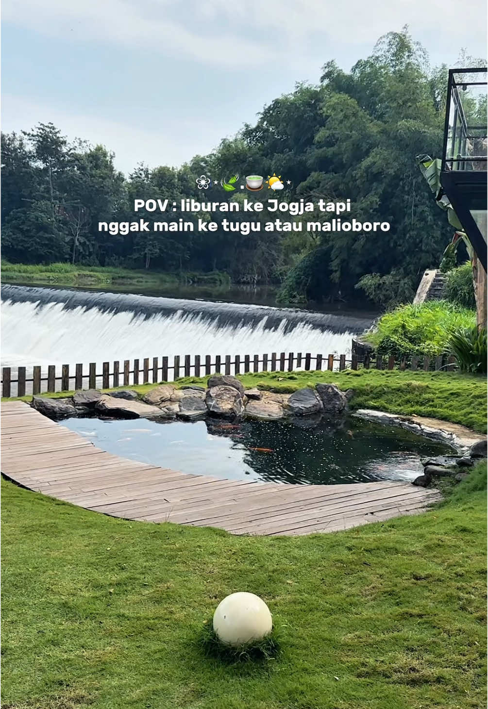 Minimal sekali kalo ke jogja main ke sini! Dijamin ga pengen pulangg🍃 #jogja #yogyakarta #cafejogja #cafe #wisatajogja #jogja24jam #jogjaviral #jogjaexplore #explorejogja @Krasan.jogja 