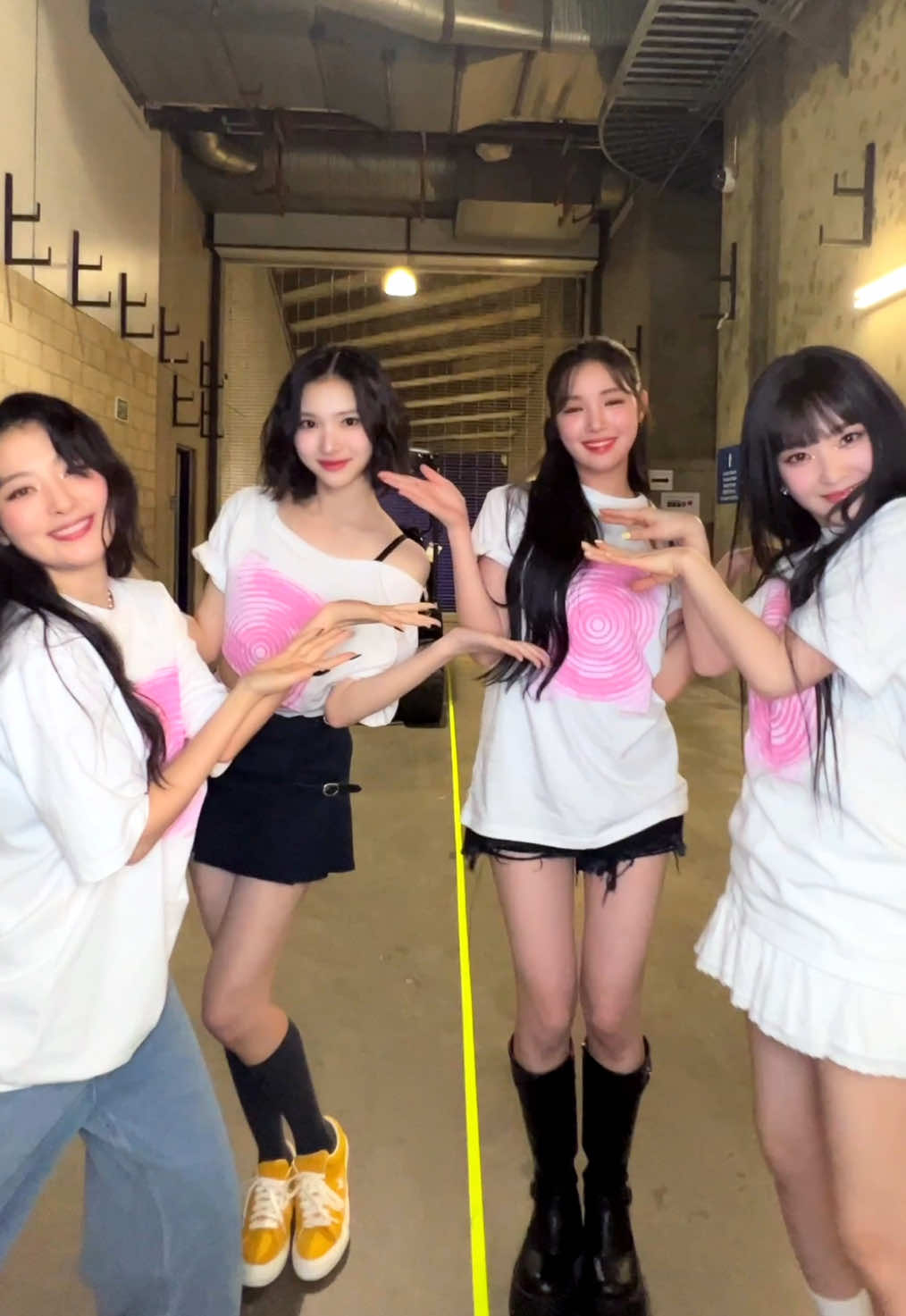 𝑇𝐼𝐿𝑇 with #지우 #유하 #RedVelvet_IRENE_SEULGI #레드벨벳_아이린_슬기 #IRENE #아이린 #SEULGI #슬기 #Hearts2Hearts #하츠투하츠 #H2H @Hearts2Hearts  #JIWOO #YUHA #TILT #RedVelvet_IRENE_SEULGI_TILT