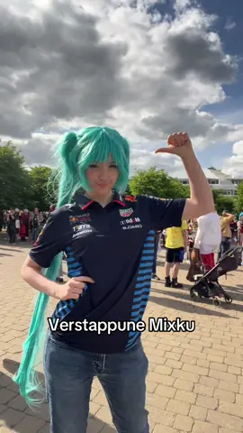 More MCM :3 I’m getting f1 followers now I’m so happi #mcm #f1 #miku @MCM Comic Con @Red Bull Racing 