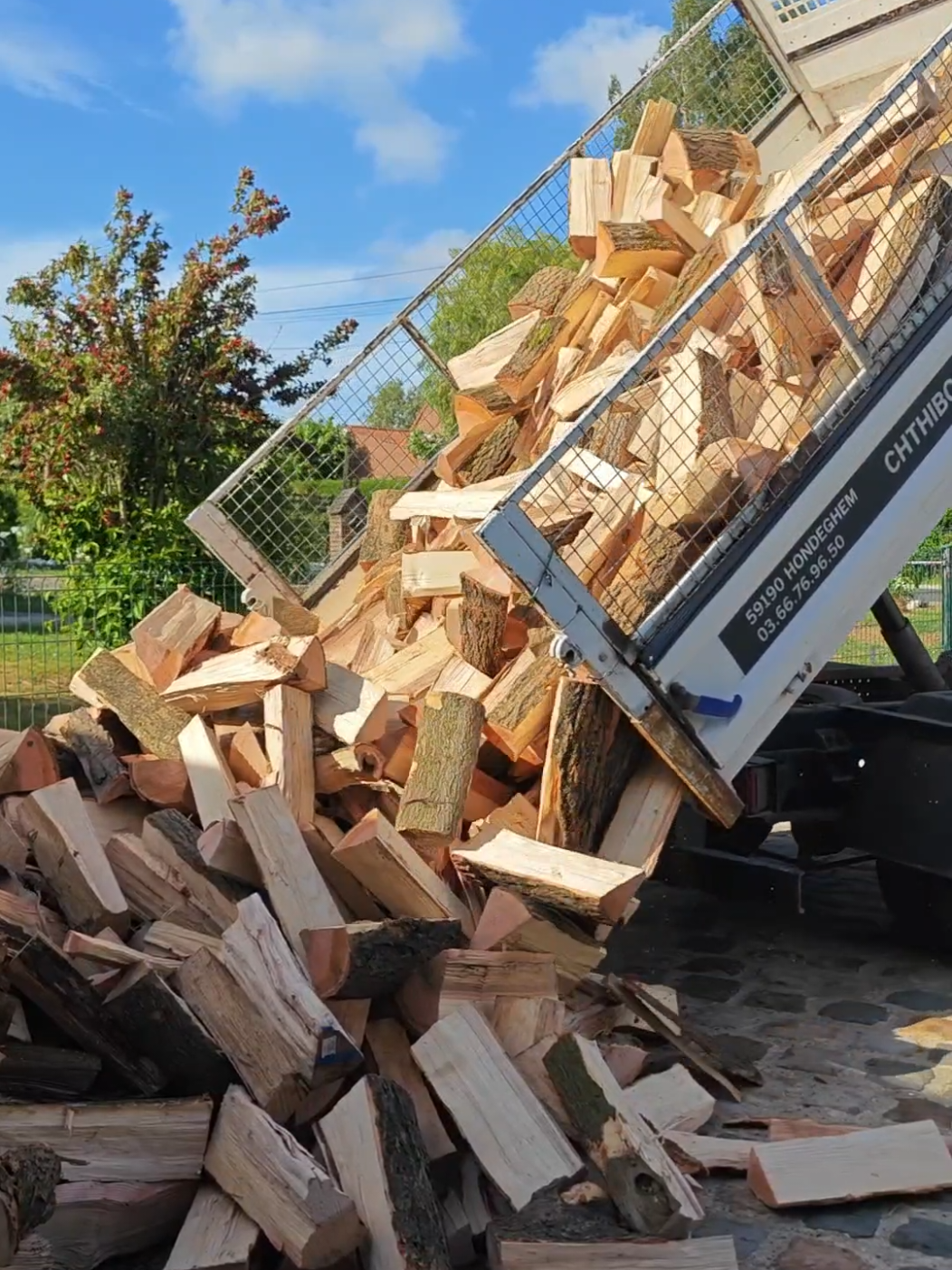 Aujourd'hui, livraison de 10 stères a Sainte Marie Cappel 📍🪵 #nord #livraison #boisdechauffage #energie #hiver #flandres #hautsdefrance #bucheron 