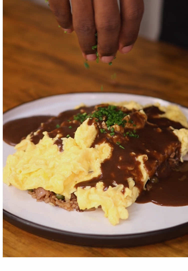 We made Omurice. Golden, fluffy, Glossy and fried in Pure Mountain canola oil for that smooth, clean finish. Can’t say it was that easy🙂‍↔️🙂‍↔️ Sauce -🫙4tbsp Pure Mountain Mega fry -🌾3tbsp AP flour -🫙3cups beef broth -🫙2tbsp Worcestershire sauce  -🫙1tbsp Housin sauce -🫙2tbsp Soy sauce  -🍫20g dark chocolate  Rice -🍗500g chicken thighs -🧅2 onions -🫛200g peas -🍄‍🟫200g mushrooms -🍚2cups pre boiled rice -🥫1/4 cup ketchup -🧂1/4tsp salt -🧂pepper   Eggs -🥚6 Eggs -1/4tsp salt Top with chives  #PureMountain #TheOnlyWaylsPure #PurposefullyPure #PureFlavours #Holdspatula 