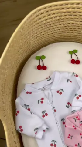 Fofura que amamos! cerejinhas cheias de charme para seu bebê! #maternidade #enxovaldebebe #videoviral #fyyyyyyyyyyyyyyyy #for #you #fyy #frio #fofura #mae #bebe #baby #enxoval #filha #macacao