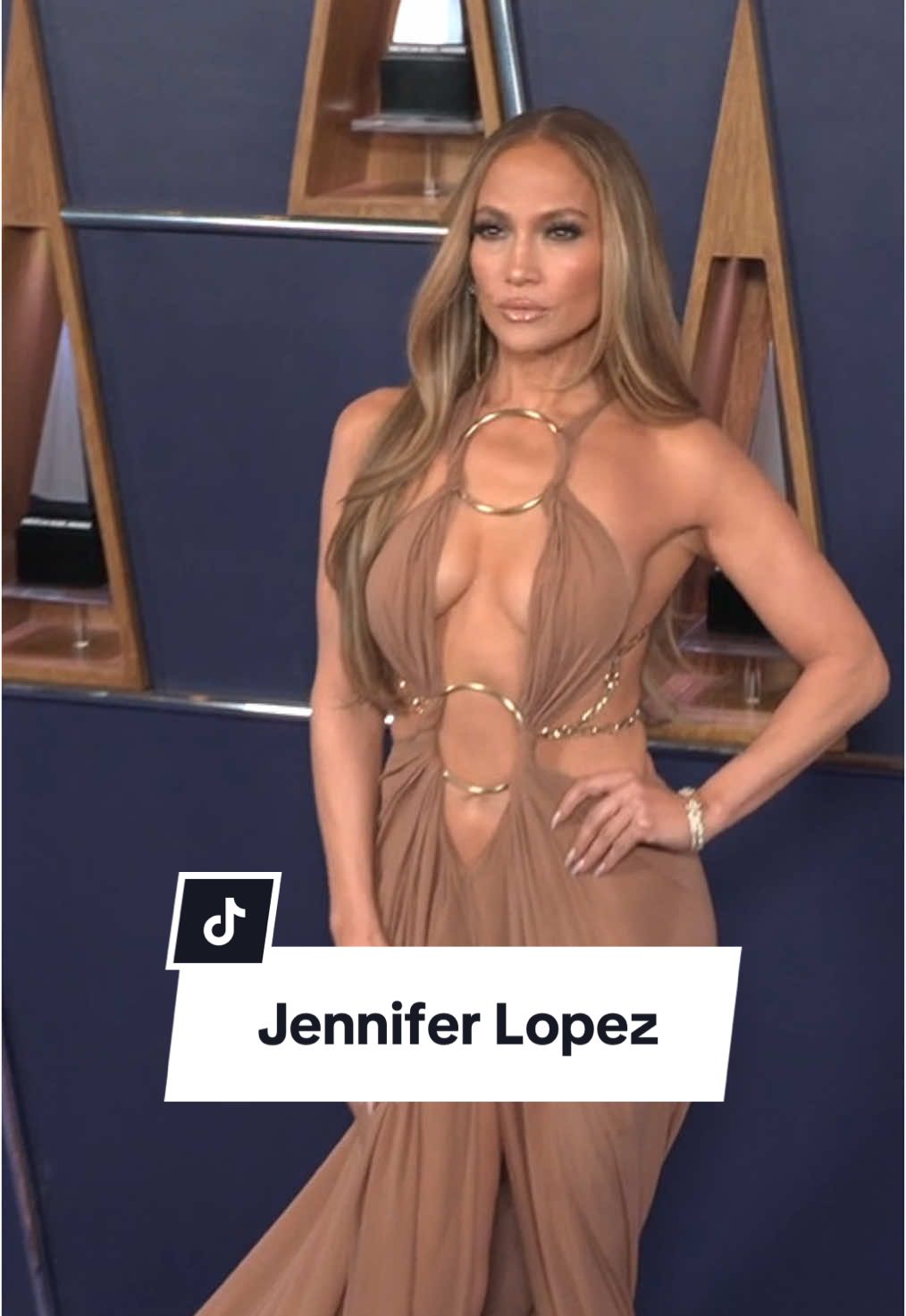 @JLO at the #americanmusicawards 2025 in #lasvegas. #voguegermany #jenniferlopez #jlo #jlopez #jenniferlopezedit #jenniferlopezfan #jlofans  (Video: Getty Images)