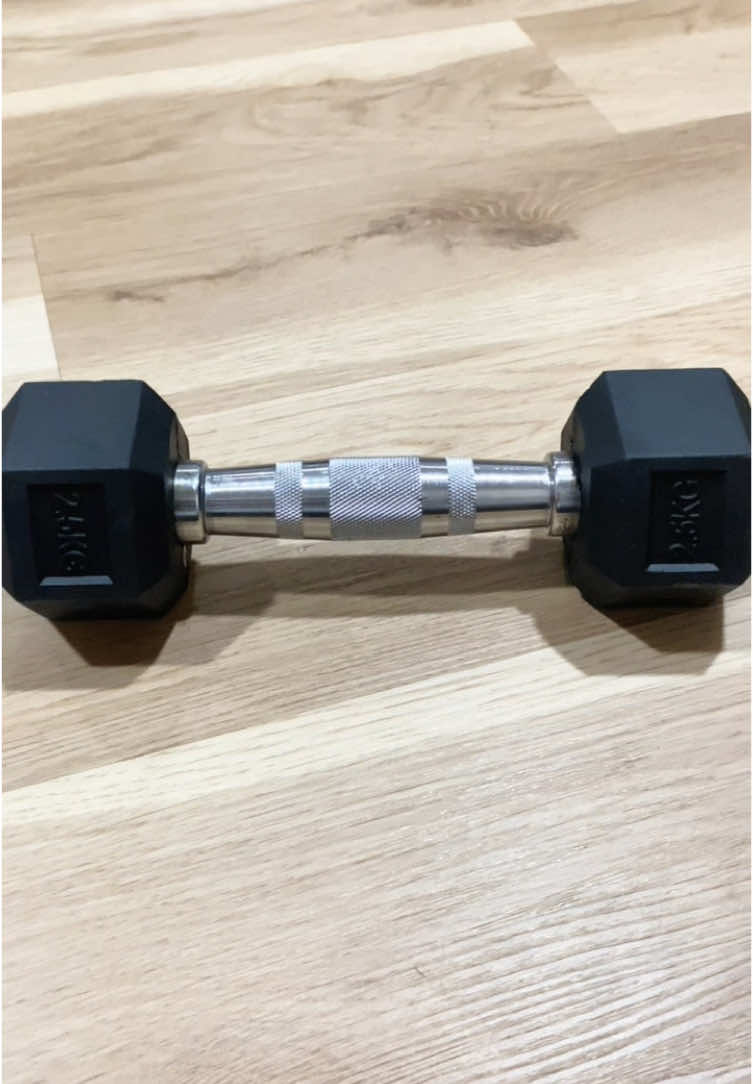 Dumbell hexagonal berat 2,5kg dengan desain praktis dan simpel🏋🏻‍♀️❤️‍🔥‼️ Untuk harga per pcs berwarna hitam🥰😍🛍️🛒 #fyp #guncang66 #guncang66spesialgajian #keranjangkuning #foryoupage 