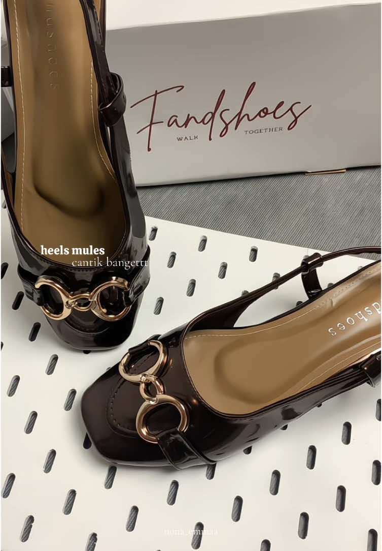 fav banget warnanya 😚 #sandalwanita #sandalcantik #heelsmules #sandalmules #cantik 