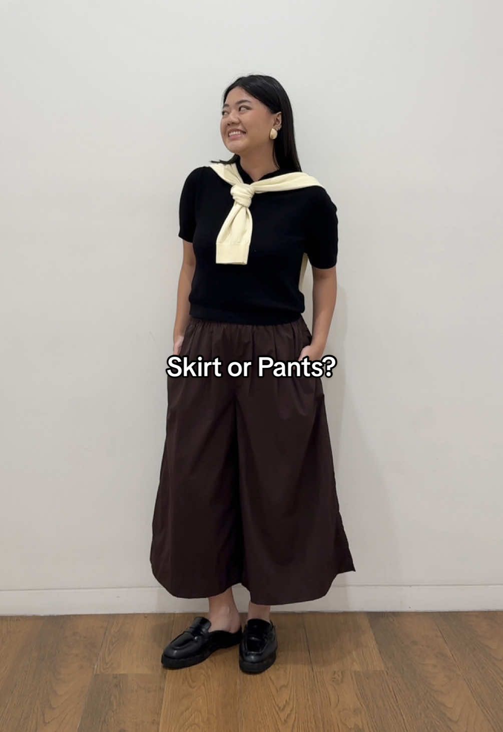 The pants-skirt combo you didn’t know you needed... Nylon cullotes are available on our website and stores! ✨ #UNIQLO #UNIQLOIndonesia #Skirtpants 