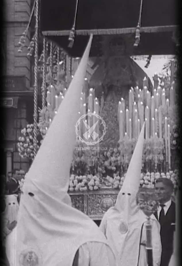 Hermandad de los Negros Antes que Sevilla tuviera memoria, Él ya la cruzaba en silencio. ⏳¿? #semanasantadesevilla  #historiadesevilla #semanasanta #sevillaantigua #procesiones #artereligioso  #sevilla #patrimonio #semanasantavintage #holyweek #hdadlosnegros #hdadlosnegritos #losnegritossevilla 